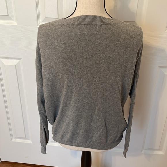 Pop Sugar Women’s Sweater Size Large Gray Soft EUC Split Hem V Neck Casual - Picture 3 of 10